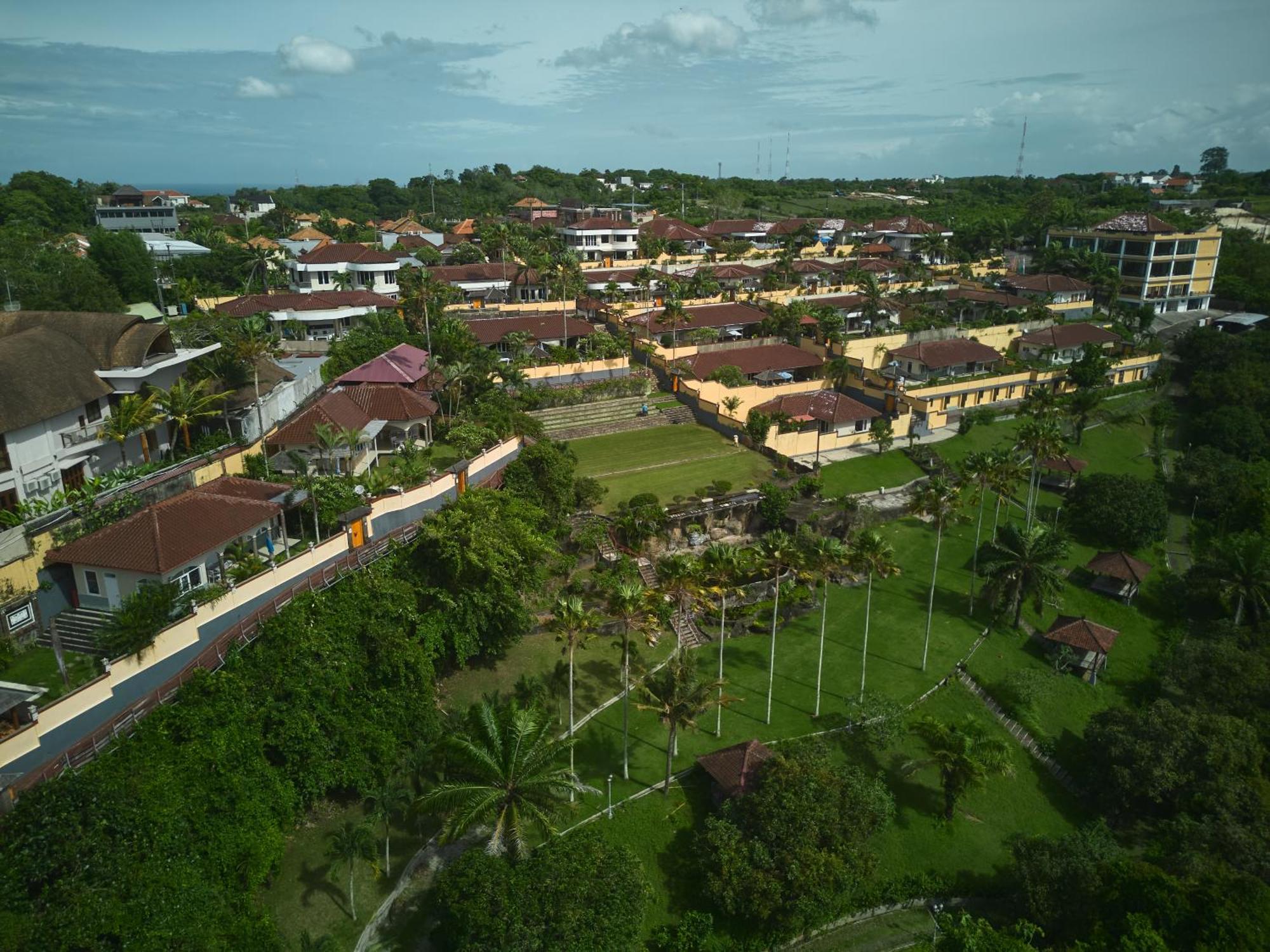 The Beverly Hills Bali Villas Jimbaran Bagian luar foto